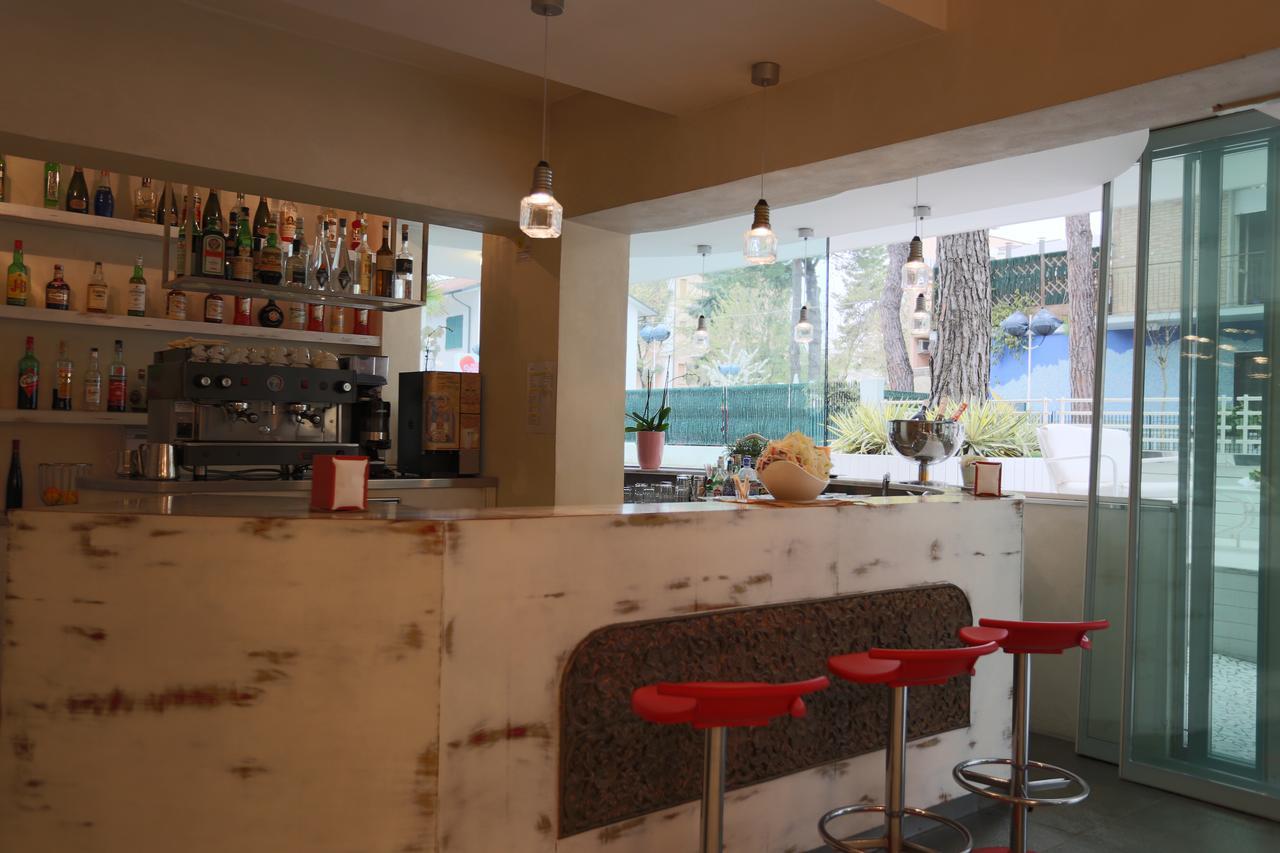 קרביה Hotel Caribia Pinarella מראה חיצוני תמונה