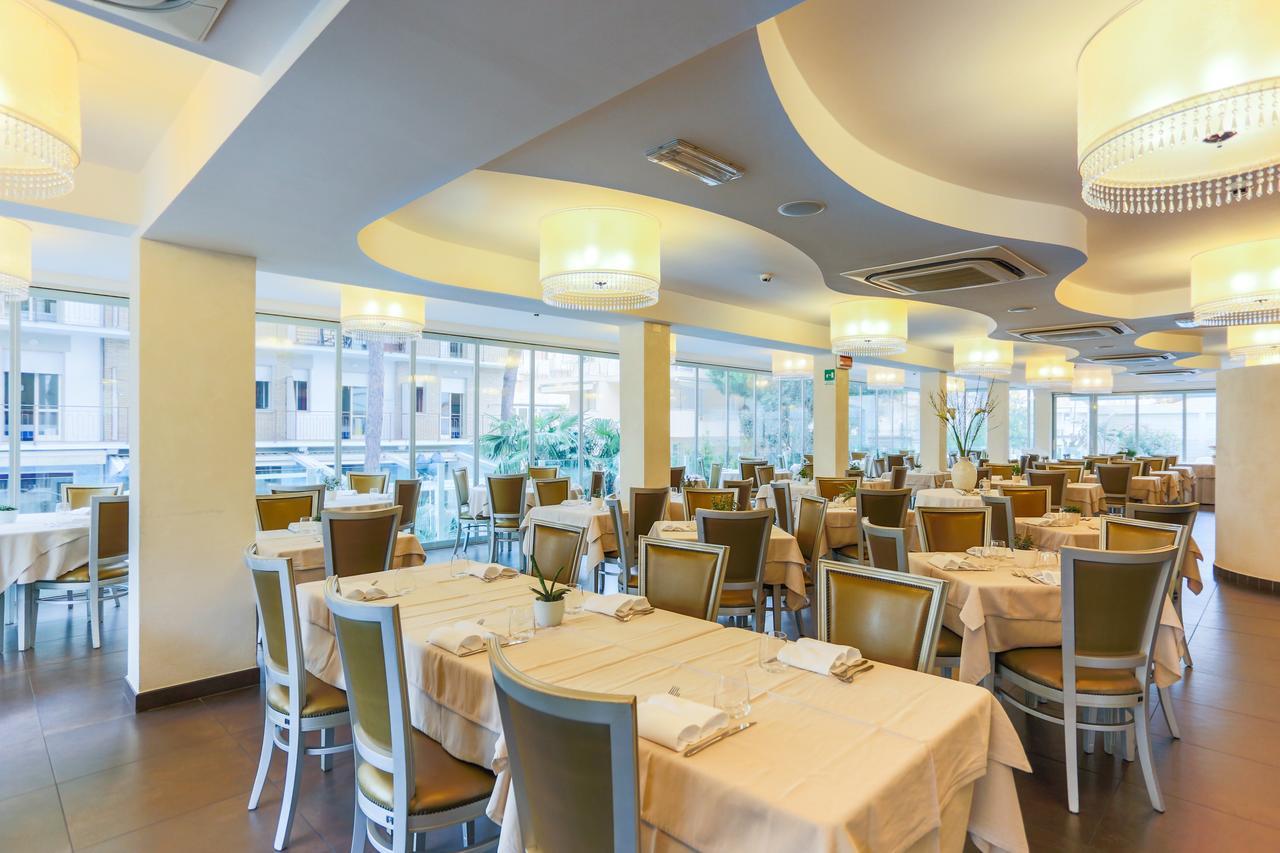 קרביה Hotel Caribia Pinarella מראה חיצוני תמונה